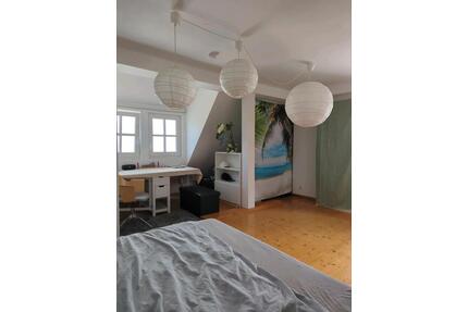 *Beschreibung lesen* Helle 2 Zimmer Dachgeschosswohnung - Zwingenberg