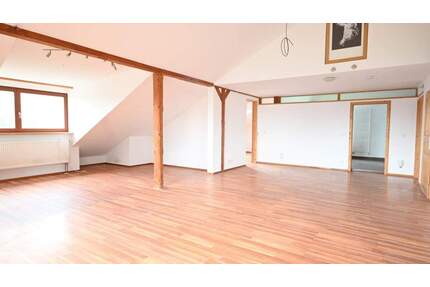 Großzügige 3-Zimmer-Wohnung mit Balkon in Neumarkt, Stadtteil Helena - Neumarkt-Helena