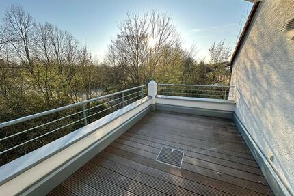 Außergewöhnliche 2-Zimmerwohnung mit großer Terrasse - Hürth