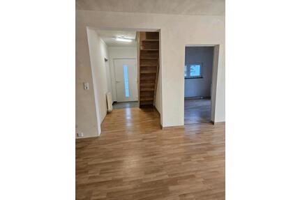 Wohnung 80m² in Ballersbach - 720,00&nbsp;EUR Kaltmiete, ca.&nbsp; 80,00&nbsp;m&sup2; in Mittenaar (PLZ: 35756)