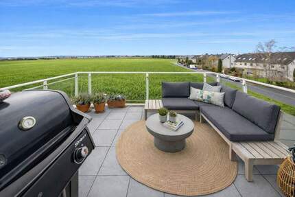 WOW! FELDRANDLAGE - Traumhafte Wohnung mit Galerie, Balkon & außergewöhnlicher Raumhöhe - Hofheim am Taunus Wallau