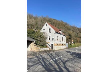 Einfamilienhaus mit Schreinerei Gebäude und große Grundstück - Meisenheim