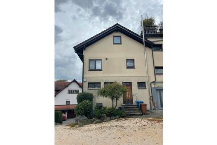 2 Zimmer Maisonette Wohnung - 990,00&nbsp;EUR Kaltmiete, ca.&nbsp; 92,00&nbsp;m&sup2; in Gottmadingen (PLZ: 78244)