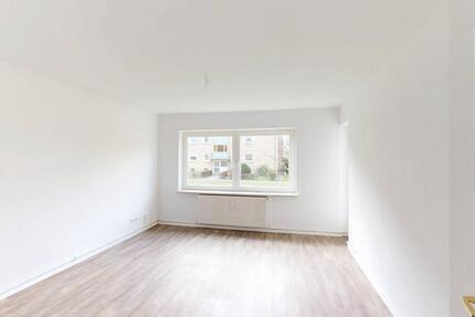 Lichtdurchflutete 3-Zimmer-Erdgeschosswohnung mit BALKON, EBK und Wannenbad - Uetersen