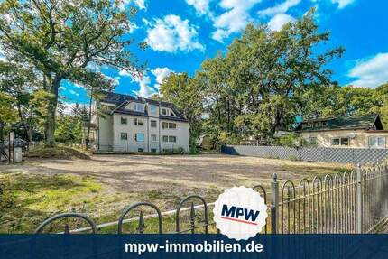 Villenlage am Wasser: Baureifes Eckgrundstück mit Mehrfamilienhaus-Potenzial - Berlin Köpenick
