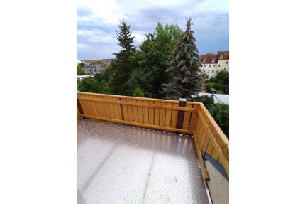 Sonnige 3 Raum DG Wohnung mit großem Balkon - Plauen