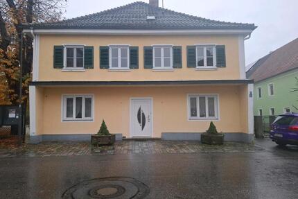 Ein- Zweifamilien Haus - 390.000,00&nbsp;EUR Kaufpreis, ca.&nbsp; 230,00&nbsp;m&sup2; in Bad Füssing (PLZ: 94072)