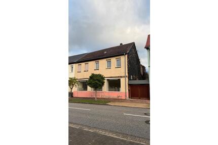 Charmantes Sanierungsobjekt mit Gewerbeeinheit in Helbra