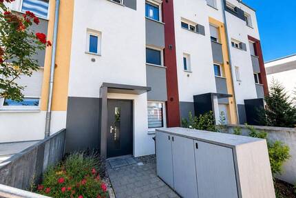 Neuwertiges Haus auf 4 Ebenen mit Garten & 2 TG-Stellplätzen - Freiberg am Neckar / Heutingsheim
