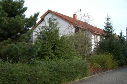 In angenehmer Wohngegend vermieten wir diese 2-Zimmer-Erdgeschosswohnung mit großer Terrasse und Einbauküche - Bünde Spradow