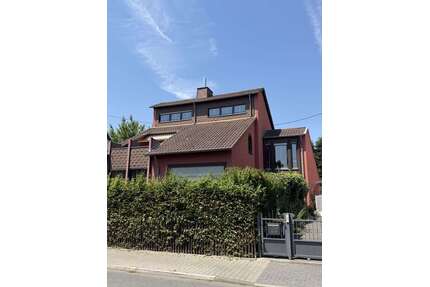 Haus zum Mieten in Frankfurt am Main 2.750,00 € 245 m²