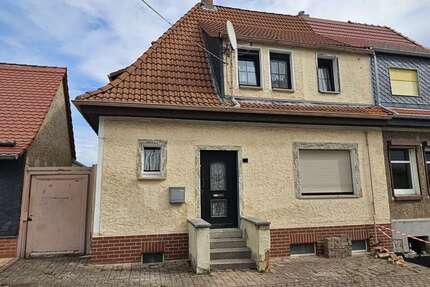 Haus zum Kaufen in Seeland 48.000,00 € 125 m²