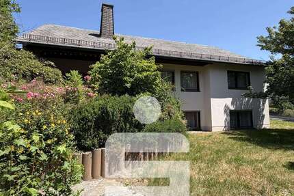 Haus zum Kaufen in Naila 220.000,00 € 176.83 m²