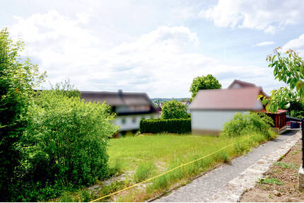 820 m² warten auf Ihr Haus - Baugrundstück in Hollfeld