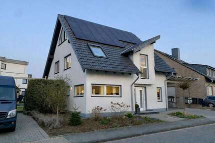 Haus zum Mieten in Kleinenbroich 3.450,00 € 200 m²