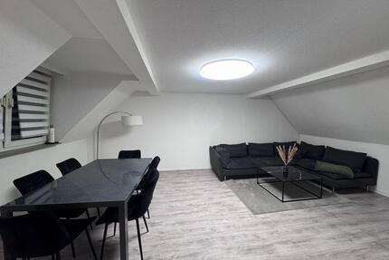 2,5 Zimmer DG Wohnung mit EBK im schönen Lohfelden