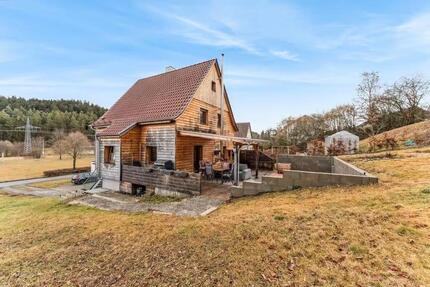 Einfamilienhaus mit großer und sonnige Garten und Terrasse - Villingen-Schwenningen