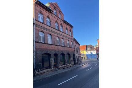 Wohn- und Geschäftshaus: Laden + 45 Wohnungen mit Mieteeinnahmen - Dornburg-Camburg