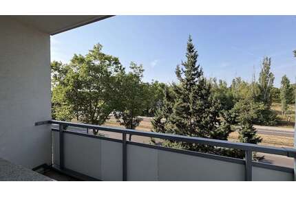 Wohnung zum Mieten in Halle (Saale) 364,56 € 60.76 m²