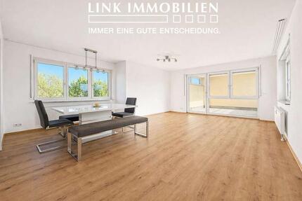 Kornwestheim: helle 3,5-Zimmer-Wohnung mit EBK, Loggia, Aufzug und 2 TG-Stellplätzen!