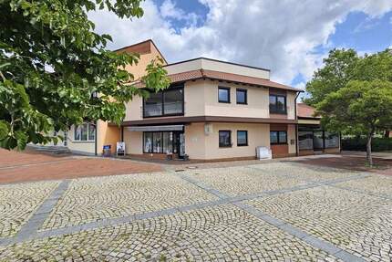 Gelegenheit! Lichtvolle Stadtwohnung mit Garage: DIE Alternative zum Haus! - Rödental Oeslau