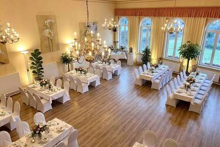 Haus zum Kaufen in Freyburg 1.500.000,00 € 163 m²