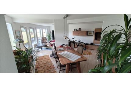 Helle 109 m² EG-Wohnung mit Garten, 2 Terrassen & Einbauküche - Ebersbach-Musbach