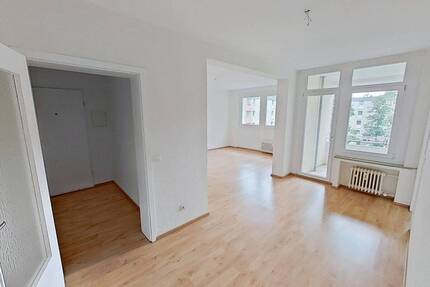 Schön geschnittene 3-Zimmer-Wohnung mit Loggia und Badewanne - Dortmund Scharnhorst