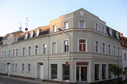 Haus mit Geschäft und mehreren Wohneinheiten - Meerane