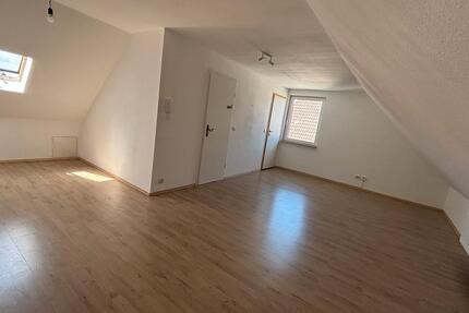 Dachgeschosswohnung - 700,00&nbsp;EUR Kaltmiete, ca.&nbsp; 37,00&nbsp;m&sup2; in Babenhausen (PLZ: 64832)
