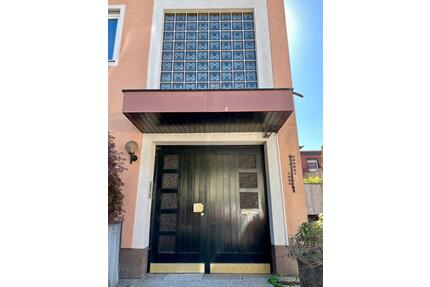 Großzügige modernisierte 4-Zimmer-Wohnung mit Galerie und Balkon - Neustadt bei Coburg