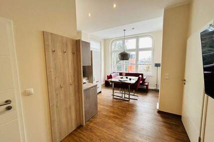 Topsanierte und hochwertige Eigentums-Ferienwohnung mit Balkon in strandnaher und zentraler Lage im schönen Seebad Bansin - Heringsdorf