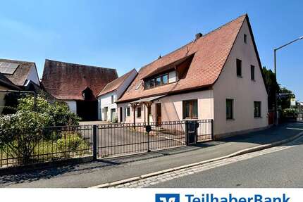 Haus zum Kaufen in Erlangen Eltersdorf 550.000,00 € 142 m² - Erlangen / Eltersdorf