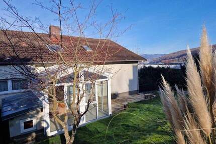 Dreifamilien-Wohnhaus in bevorzugter Wohnlage mit unverbaubarer Aussicht - Lörrach