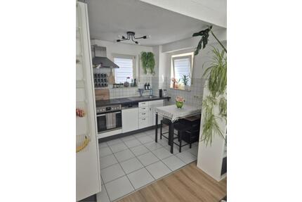 Attraktive 2-Zi-Maisonette-Whg. mit Dachterrasse und Balkon - Weil der Stadt