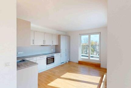 Wohnen mit Anspruch: 4 Zimmer, Terrasse & zwei Bäder - Berlin Lichtenberg