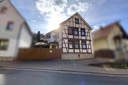 Fachwerkcharme mit Innenhof! - 55.000,00&nbsp;EUR Kaufpreis, ca.&nbsp; 150,00&nbsp;m&sup2;&nbsp;Wohnfl&auml;che in Hildebrandshausen (PLZ: 99976)