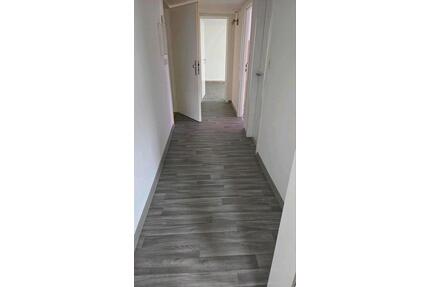 Wohnung zu vermieten 450€ - 450,00&nbsp;EUR Kaltmiete, ca.&nbsp; 75,00&nbsp;m&sup2; in Blomberg (PLZ: 32825)