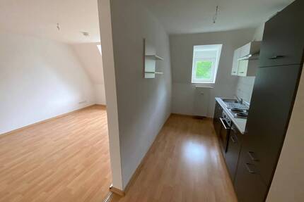 OBEN°°°°gemütliche2-Raum-Wohnung mit Laminat im DG °°°° - Chemnitz Hilbersdorf
