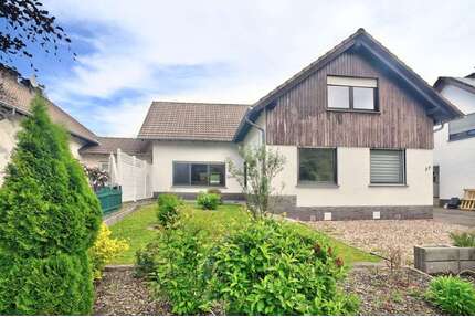 Haus zum Kaufen in Reinhardshagen 240.000,00 € 197 m²