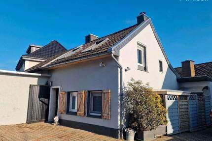 Charmantes Reihenhaus mit Pool in historischem Altbauambiente - Mönchengladbach Wickrathberg