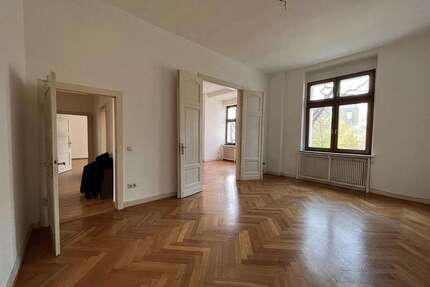 Wohnung zum Kaufen in Düsseldorf 690.000,00 € 127 m²