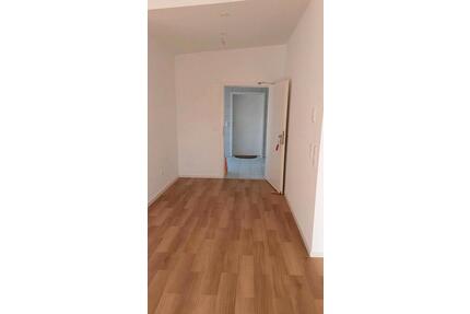 DACHGESCHOSS-WOHNUNG AB 1.6. IN PHILIPPSBURG ZU VERMIETEN