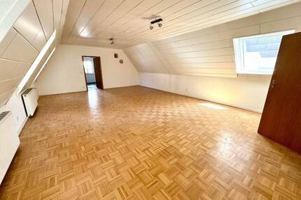 KL-Altstadt - Renovierte 2-Zimmer-Dachgeschosswohnung in zentral gelegenem Altbau - Kaiserslautern Innenstadt