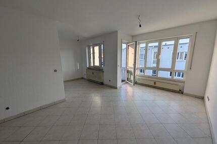 Renovierte 2,5-Zi-Wohnung mit neuer Einbauküche in Böblingen