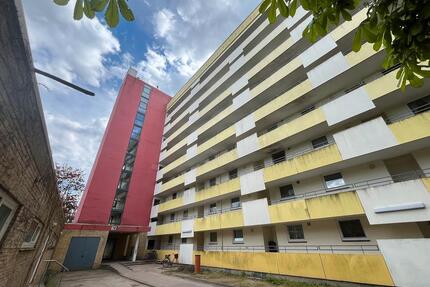 2 Zimmer-Wohnung mit Balkon, modernisiertem Wannenbad und Küchenzeile - Lübeck Sankt Lorenz Nord