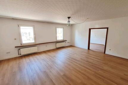 132m² Wohnung ink. EG- Studio: 5.5 Zi., 2 Bäder ab 01.0501.06 - Lutzerath