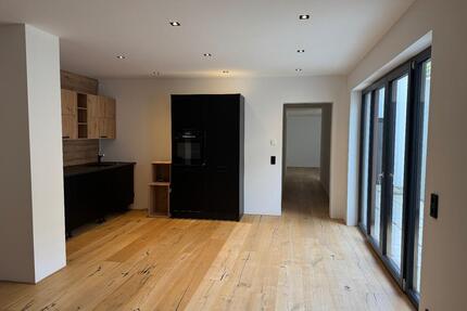 Neubau Loft Wohnung max 2 Pers. in Grünwald zu vermieten