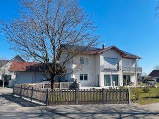 Neuwertige, moderne 4,5 Zimmer Wohnung mit 118,5 m2 in Jesenwang