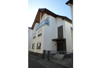 Exklusive 2,5-Zimmer-Wohnung mit Balkon in Bürstadt